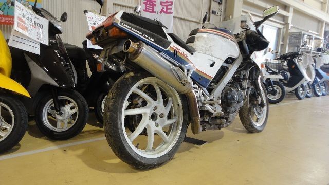 VFR400R買取査定実例｜1988年式 劣化激しくカウル欠品の不動車を2.5万円