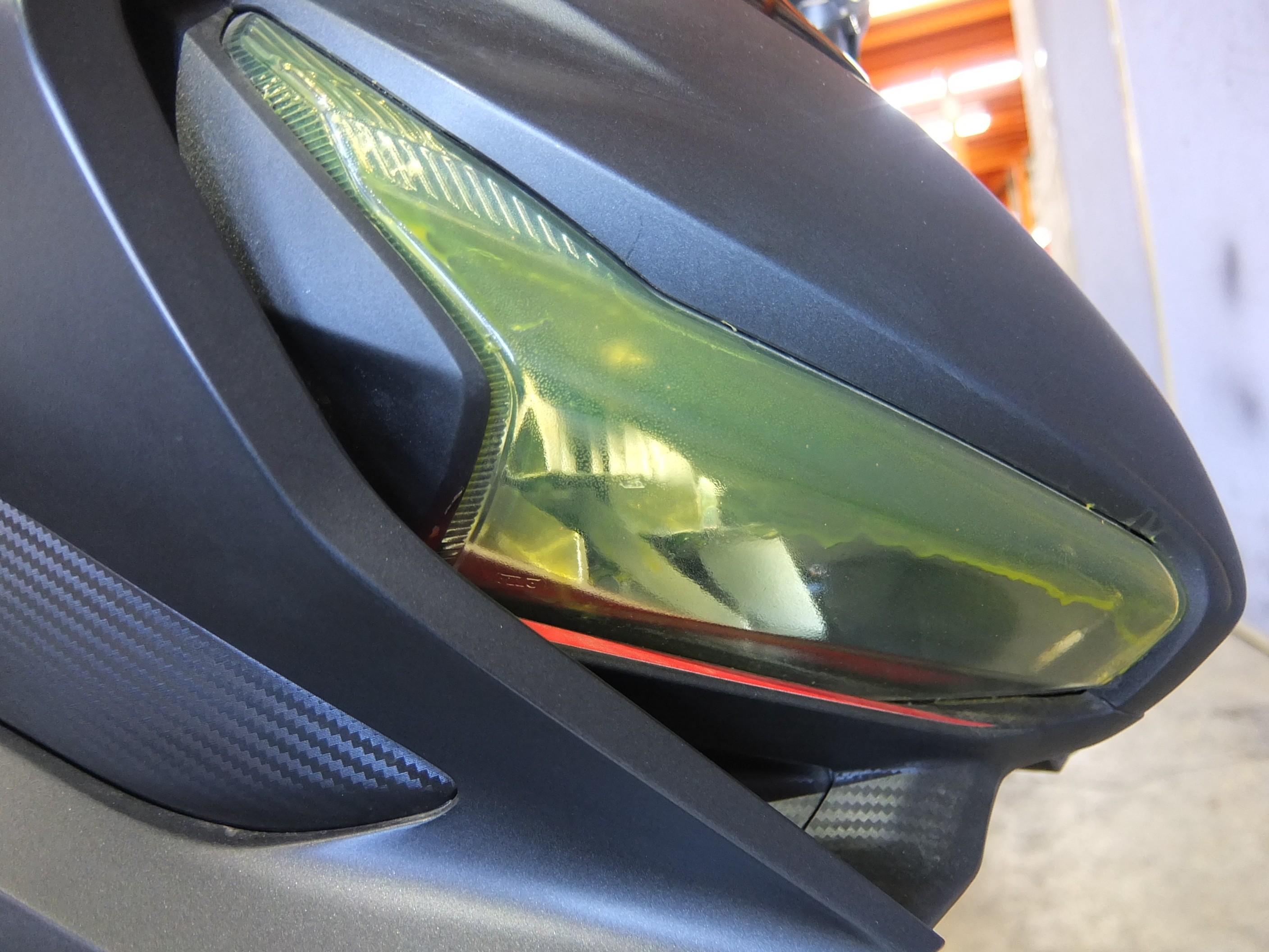 買取した2019年モデルCBR650R。ノーブランド品のライトレンズとスクリーンを装着。純正品は紛失してしまったとのこと