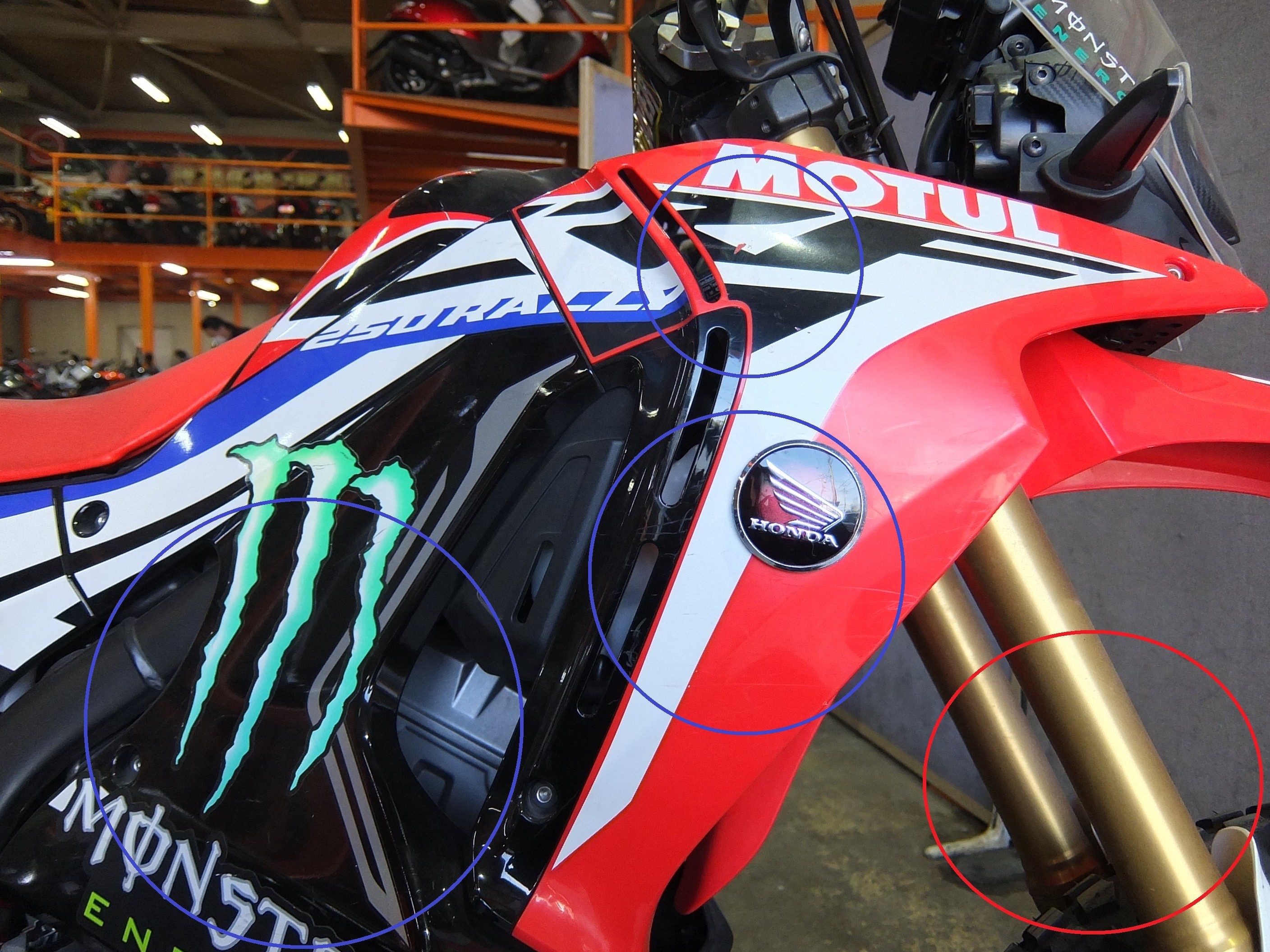 色褪せやキズが目立つ外装類