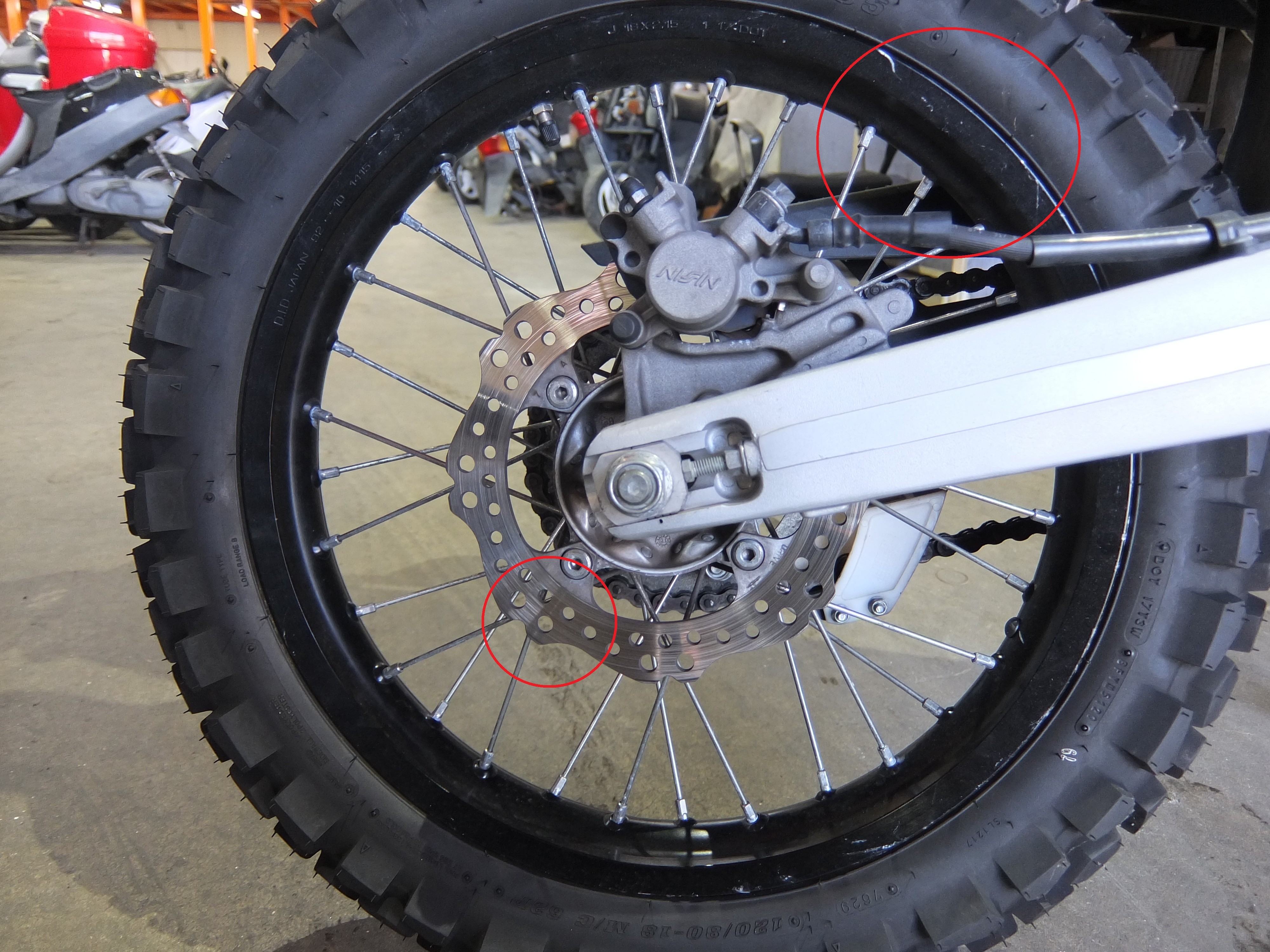 リアホイールとブレーキディスクもサビあり