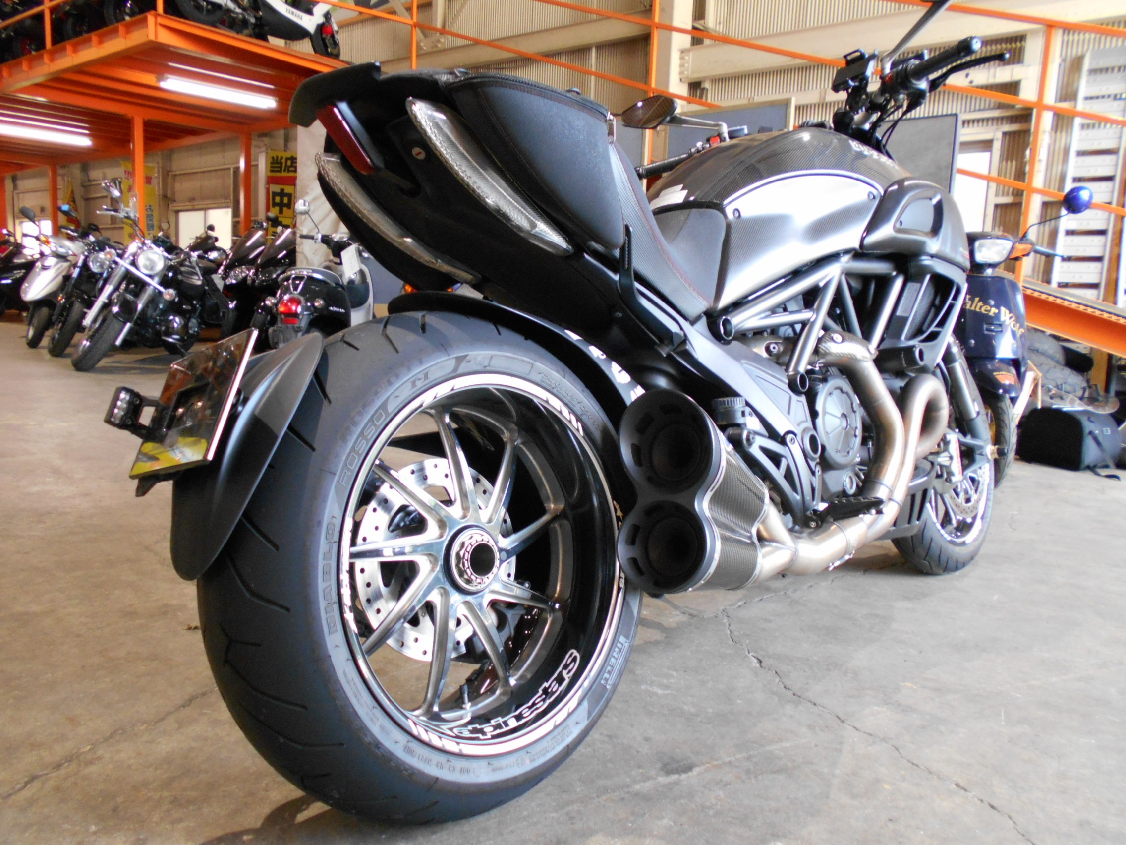 高性能かつ相性抜群のDUCATI Performance製マフラー