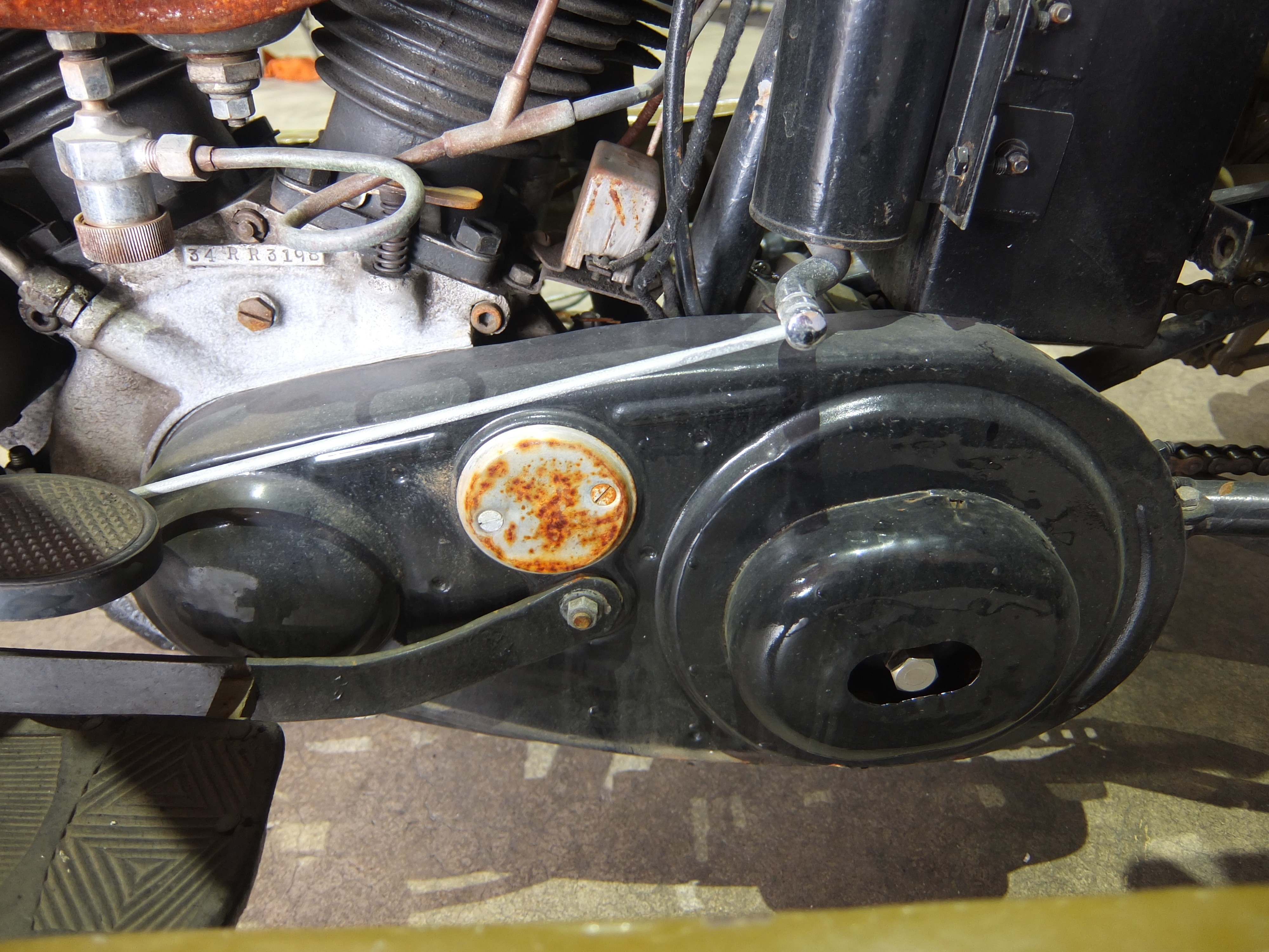 エンジン番号34Rは1934年モデル45 ci サイドバルブエンジンであることを示します