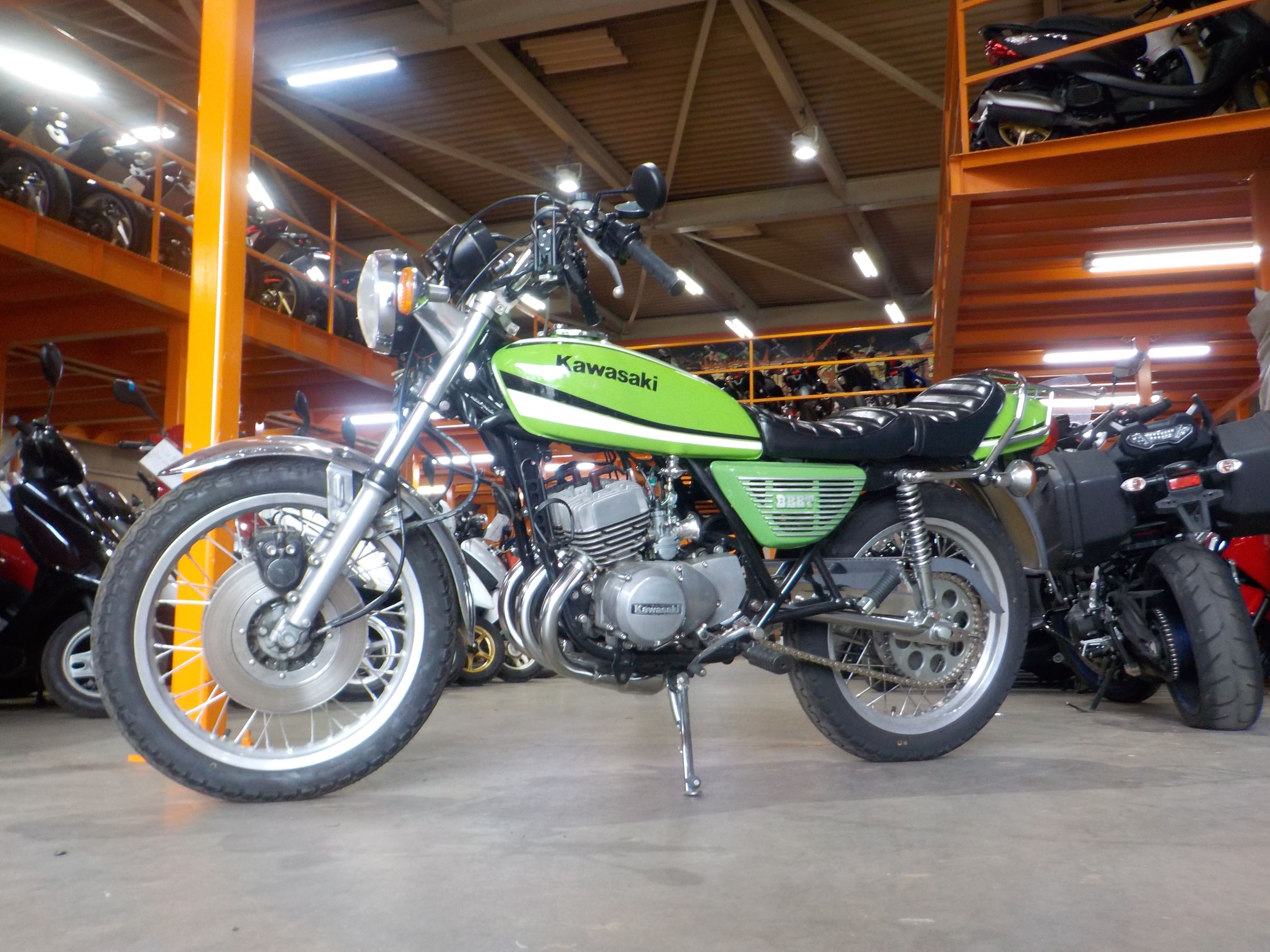 最終型となったB5カラーが印象的な現車