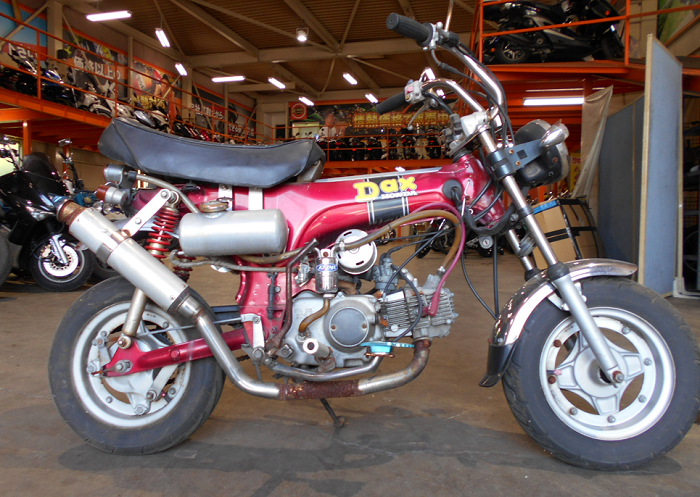 山科区で買取したバイク。ダックス50