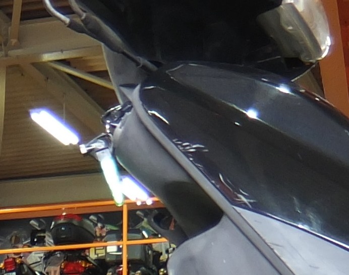 買取した難有のアクシストリート。フロントフェンダーの削れ傷