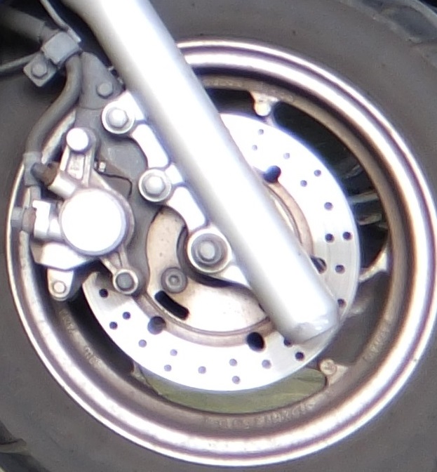 買取した難有のアクシストリート。強い使用感が見られる足回り