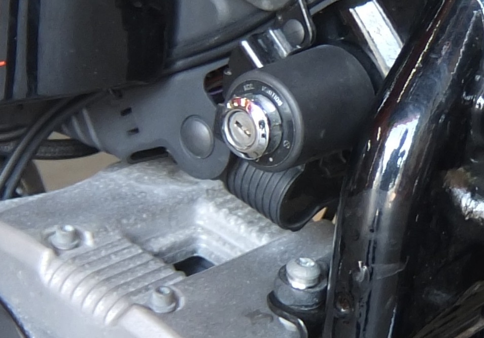 イグニッション内で鍵が折れて始動しない空冷エボリューションエンジン