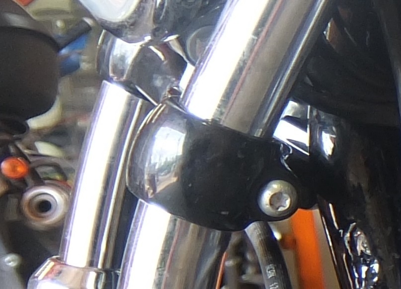 曲がっているため要交換判定となったステム一式