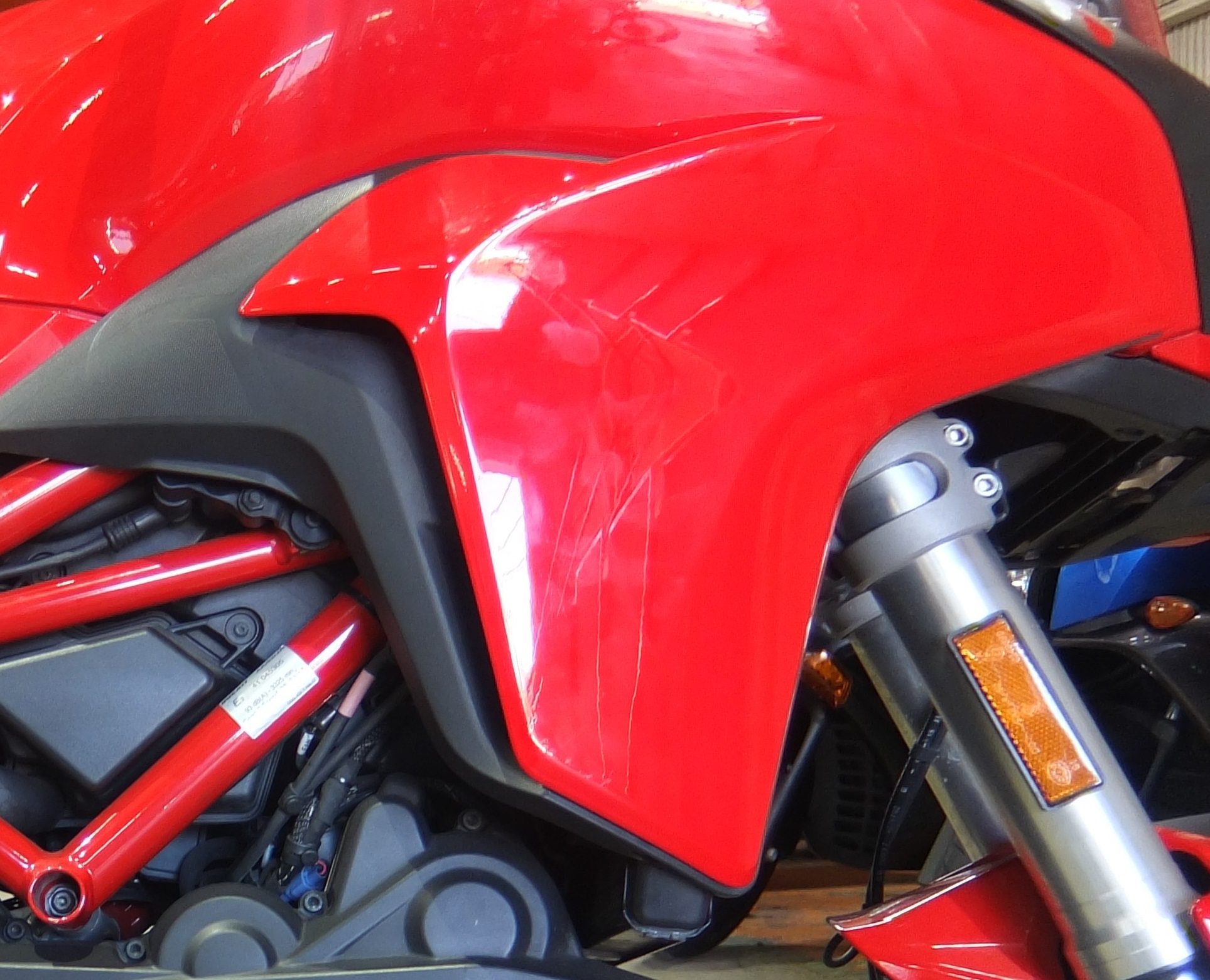 外装シュラウドの傷やデカール剥離痕がマイナス査定に