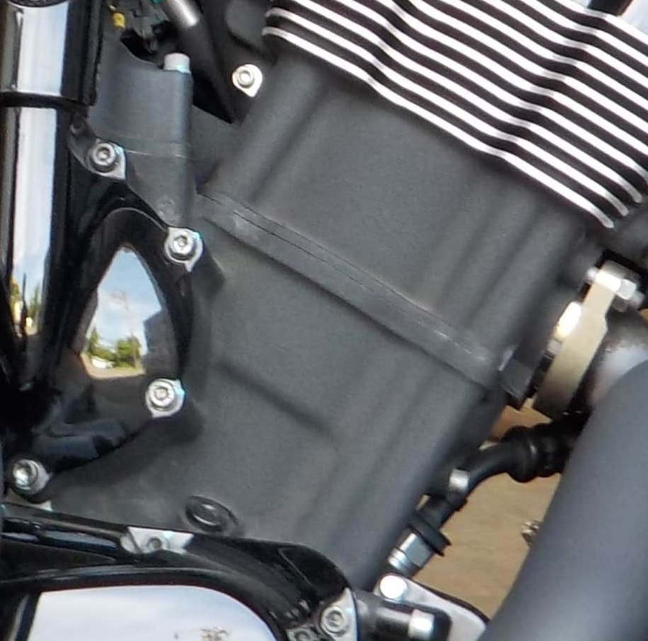 シリンダーブロックは色褪せています