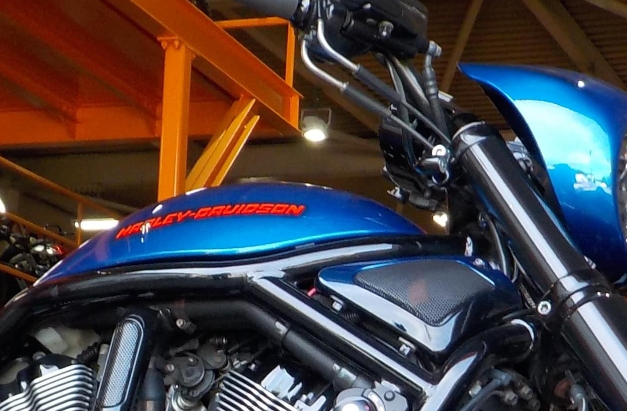 オリジナルのカラーでオールペンしていますがグラフィックは踏襲し仕上がりは綺麗です