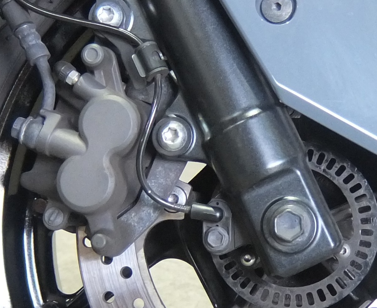 キャリパーやブレーキディスクに2021年型としてはやや強めの使用感が認められます