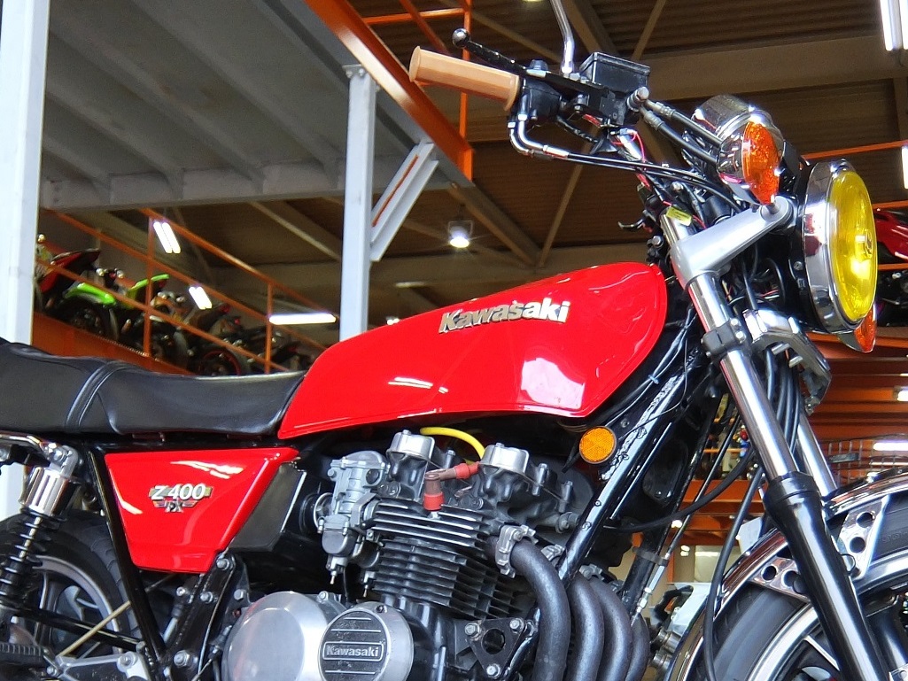 82年型のオリジナルから79年型カラーへの再塗装がマイナス査定になったZ400FXのカスタム車