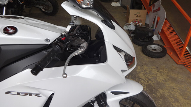 フロントカウル部分、キズなし