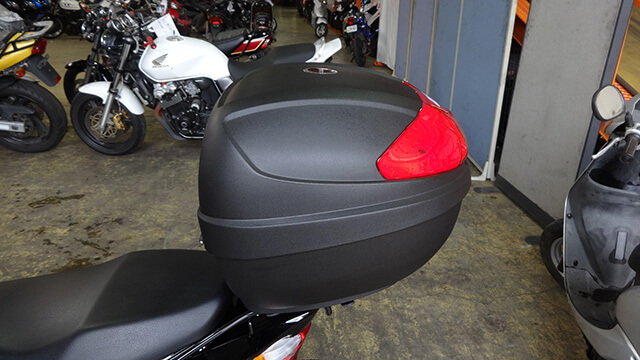 リアボックスが付随しています