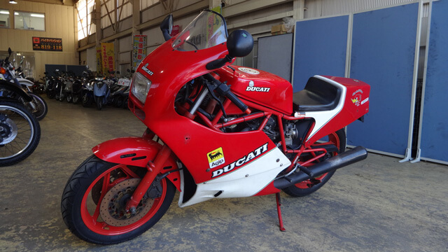 凛々しさが映えるフロント部分