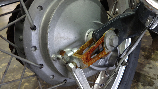 足回りはさすがに劣化しています