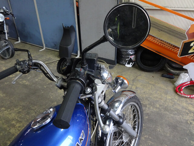 年式の割には保っているミラーグリップまわり