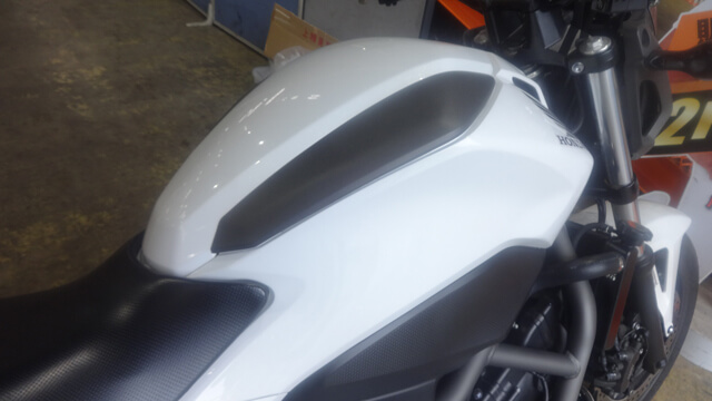 タンクは光輝いています