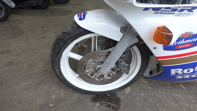 フロントタイヤ部分