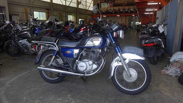 カラーリングは青系