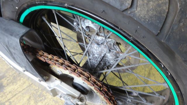 錆び錆びのチェーンとスプロケ