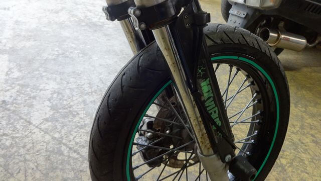 フロントフォークの点錆び