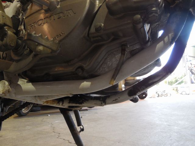 錆びや塗装ハゲの目立つダウンチューブ