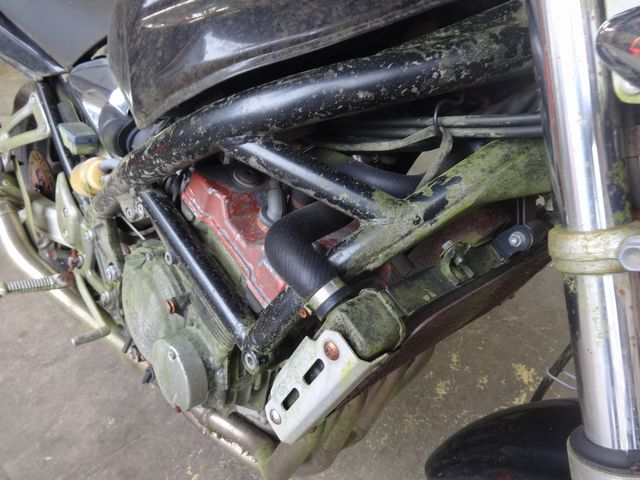 塗装ハゲや軽い傷が目立つメインフレーム