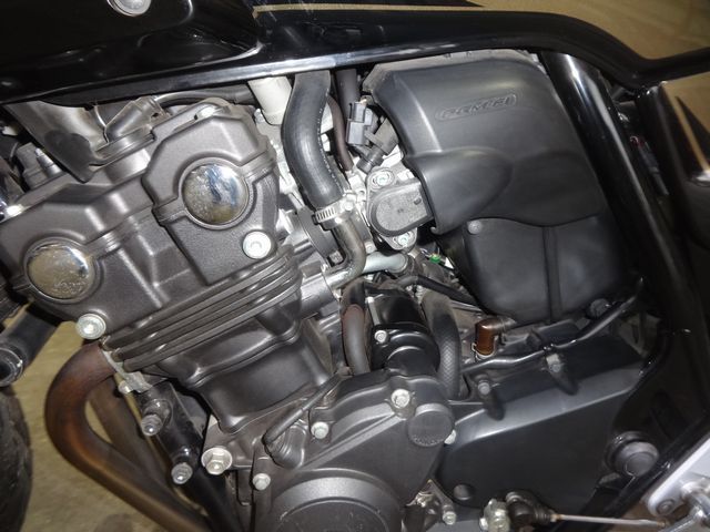 水冷エンジンは状態良好で綺麗