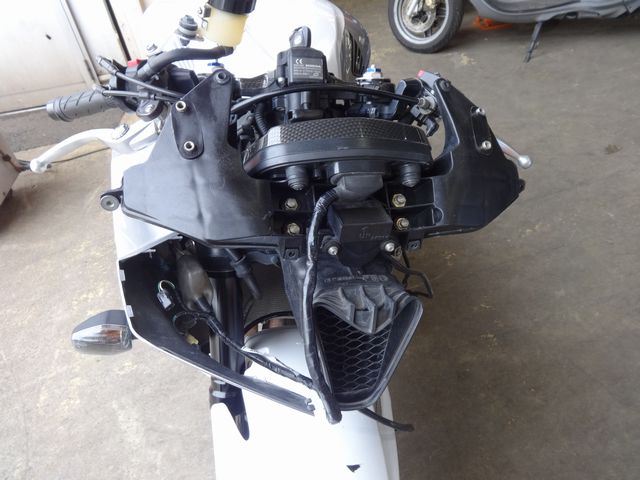 アッパーカウル大破