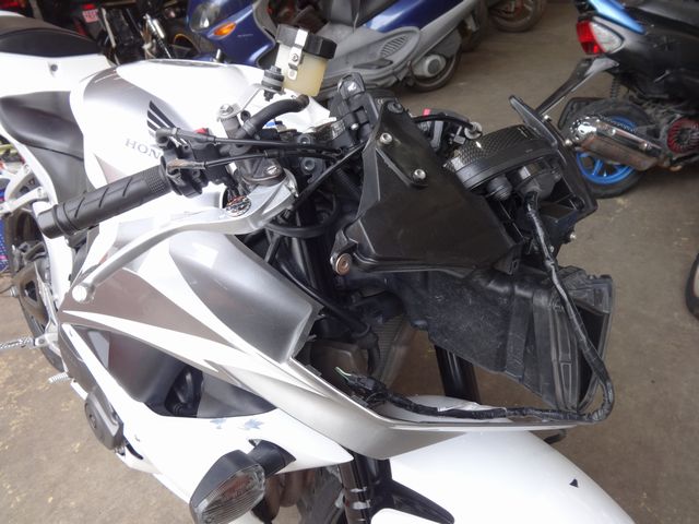 事故で大破したフロント部分