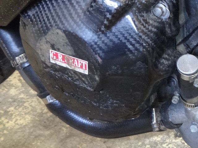 エンジン下部の転倒傷