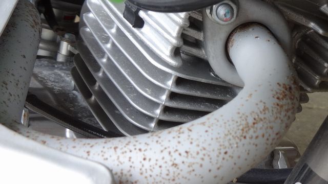 唯一目立った劣化はエキパイの変色と点錆び、クランクケース上部と前面の腐食