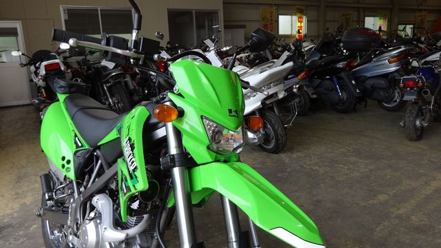 外装カウルやタンクは目立湯傷もなく艶を保持