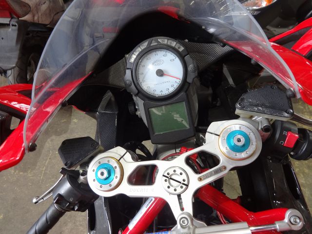 ク軽い劣化や変色の見られるコックピット周辺