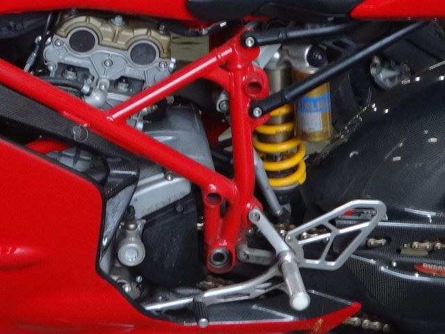 クラッチ付近から軽い異音、煙吹きやもたつきはなく回転良好のエンジン