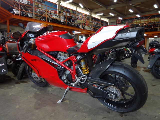 全体に細かい傷や劣化の目立った749R