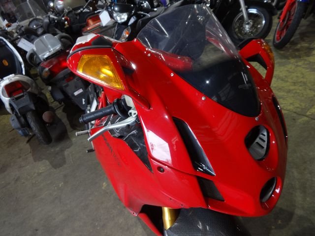 傷や内側に割れのあるアッパーカウル、スクリーンは社外品