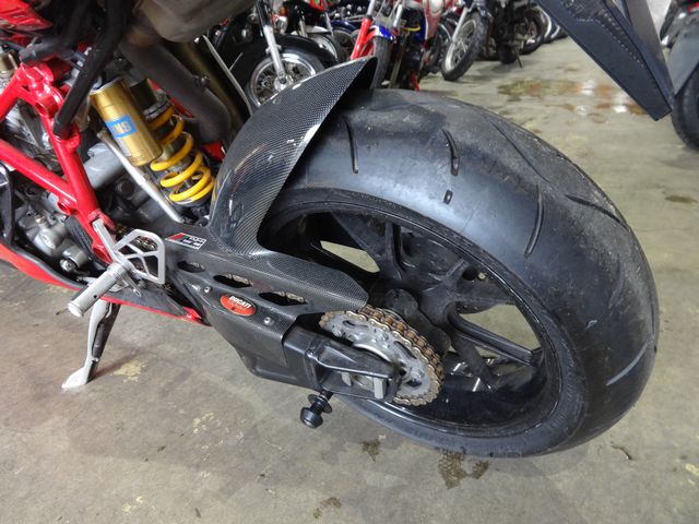 ローラー錆びで要交換のエンジン、汚れの目立つホイールやタイヤ