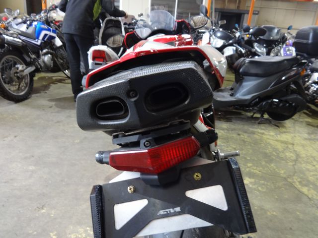 リアフェンダーレス、マフラー変色有