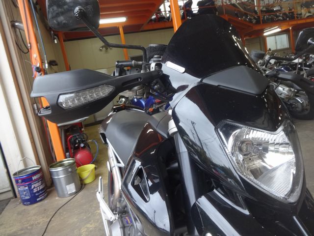 目立つ傷もなく綺麗な外装