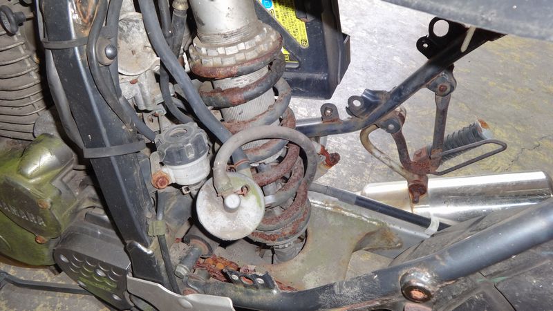 機能劣化しているリアサスペンション