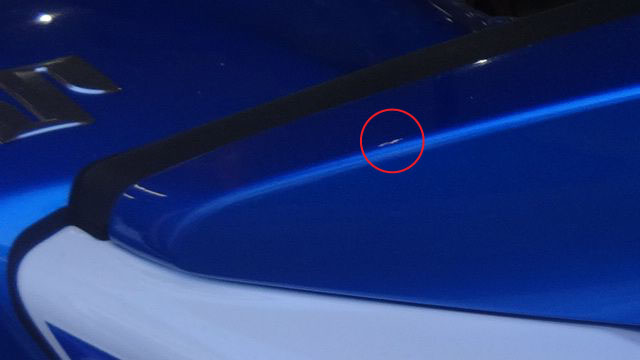 センターカウル上部の小傷