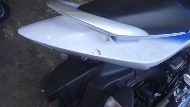 汚れが付着しているシートカウル