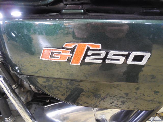 エンブレムなど見える範囲の外装は綺麗