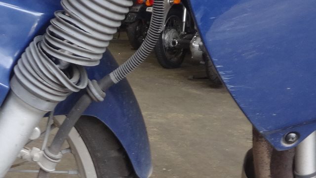 フォークブーツは破れてセンターカウルに擦り傷