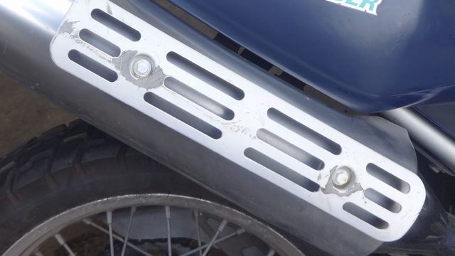 マフラーカバーの擦り傷