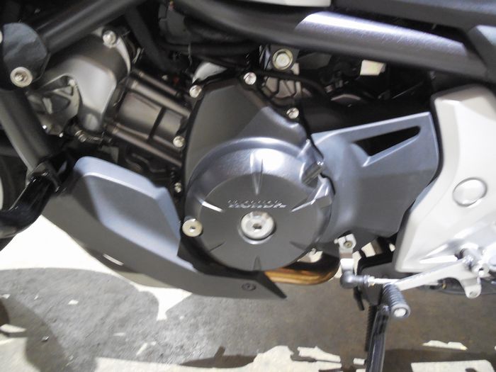 良好な直列2気筒の水冷エンジン