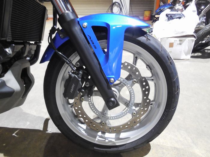 若干の劣化が見受けられる足回りやラジエーター